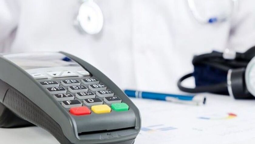 شناسایی ۱۹۰۰ پزشک متخلف؛ هشدار درباره دریافت‌های ارزی و فرار مالیاتی