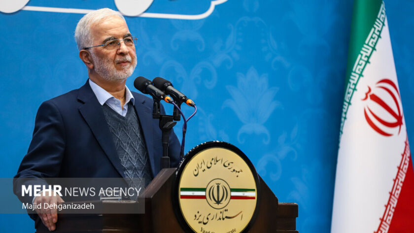 مومنی: استانداران محور اصلی اجرای برنامه‌های اقتصادی و عمرانی دارند