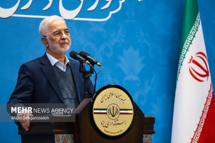 مومنی: استانداران محور اصلی اجرای برنامه‌های اقتصادی و عمرانی دارند