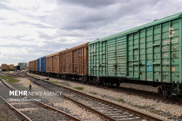 امکان واردات خودرو با قطار فراهم شد